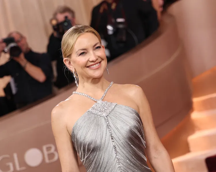 Kate Hudson fashion, Golden Globes 2026 outfits, shredded crystal gown, red carpet fashion, hidden rhinestones dress, celebrity style 2026, award show fashion highlights, Hollywood fashion news, fashion trends USA 2026